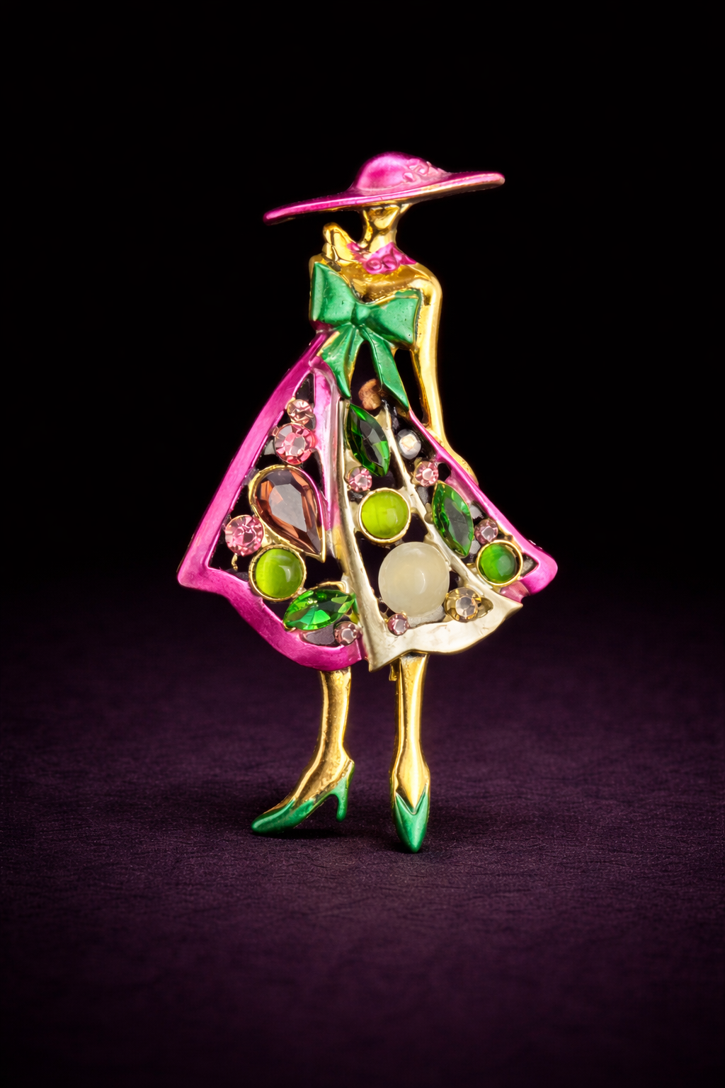 La Vie en Vogue Brooch