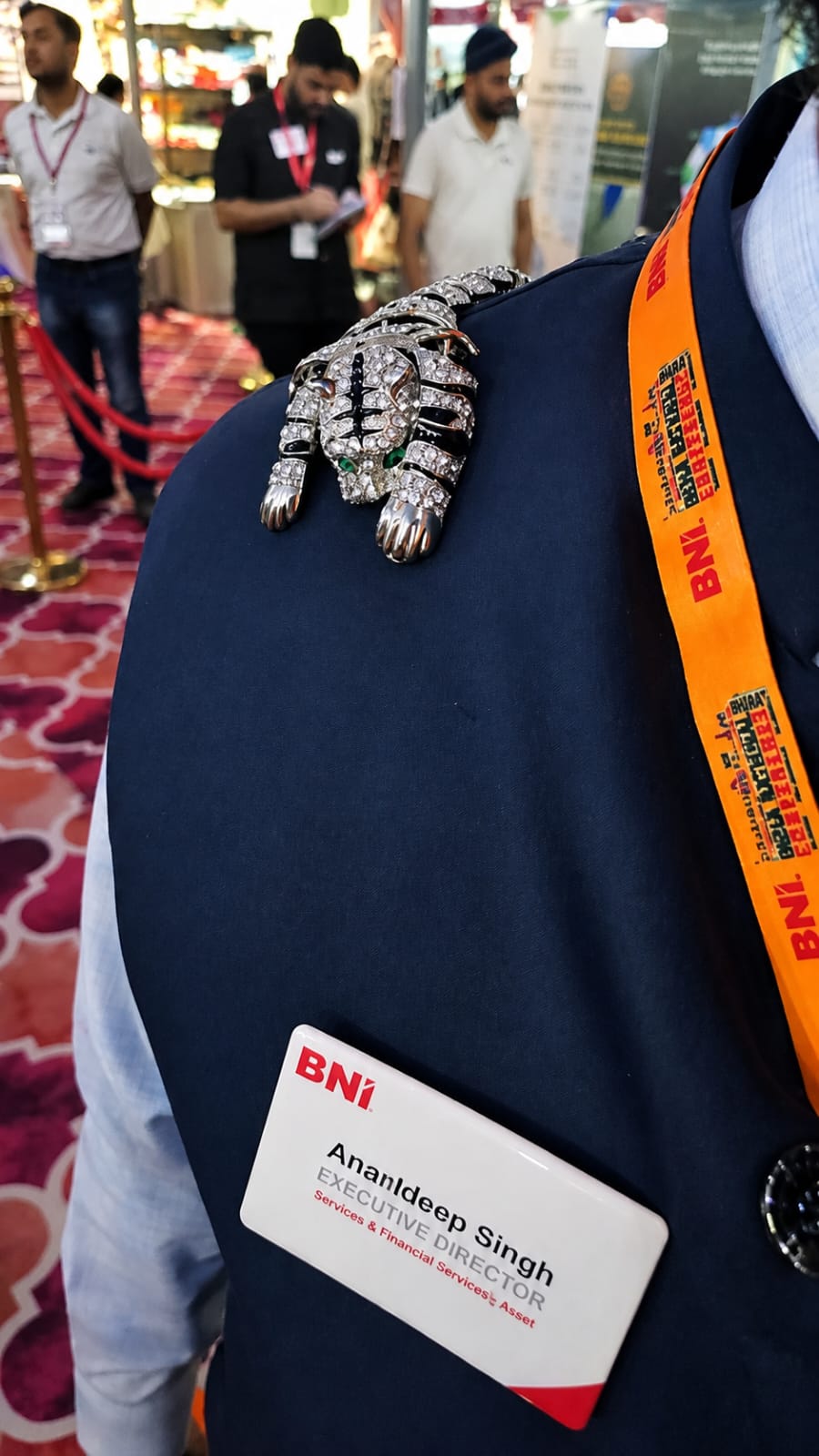 Royal Stride Tiger Shoulders Brooch
