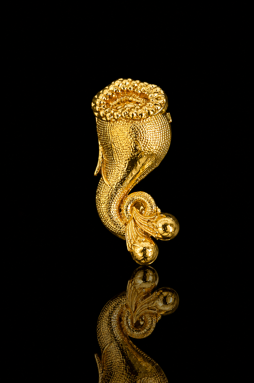 Royal Golden Elephant Trunk Lapel Pin