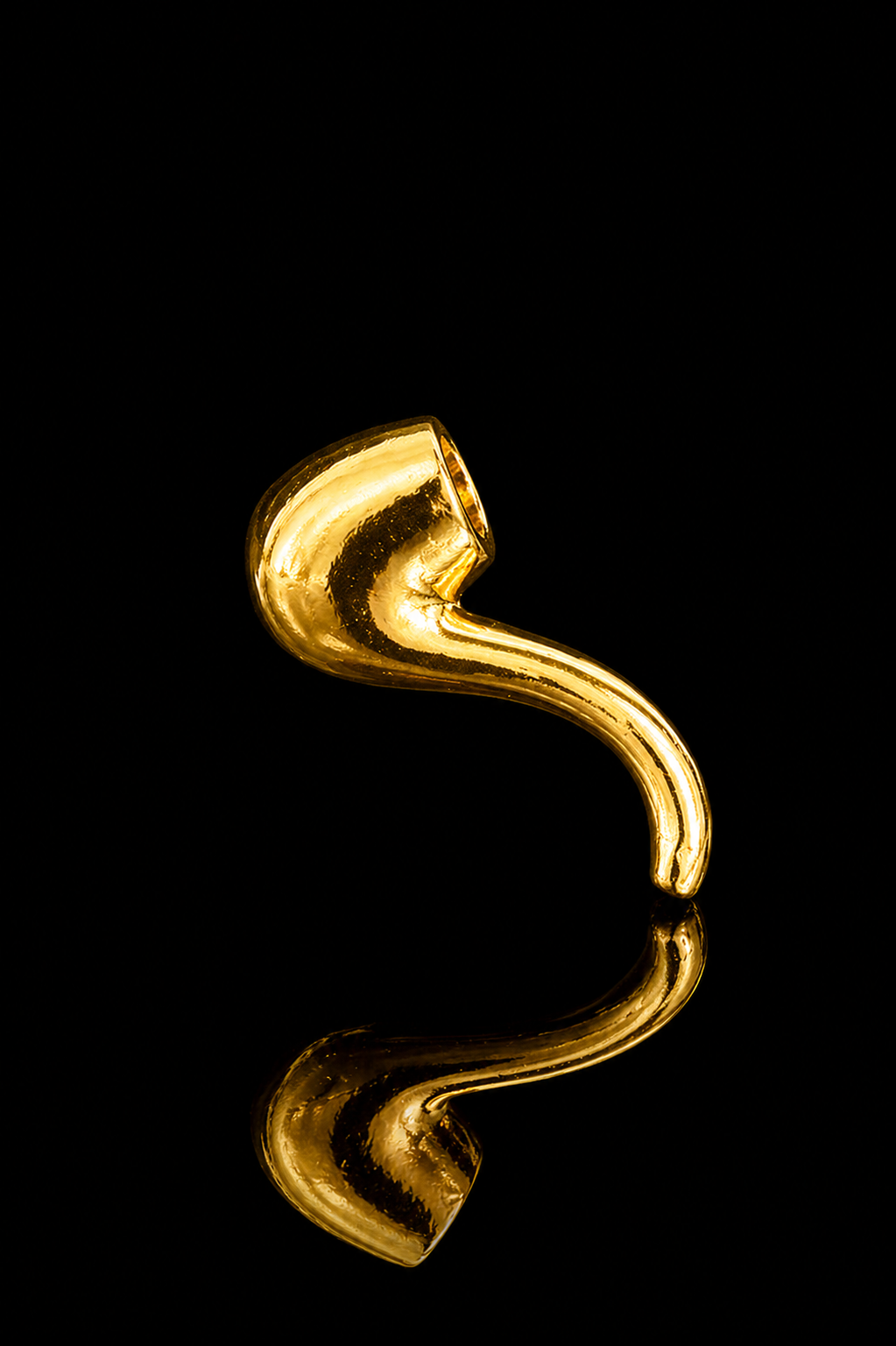 Royal Golden Pipe Lapel Pin