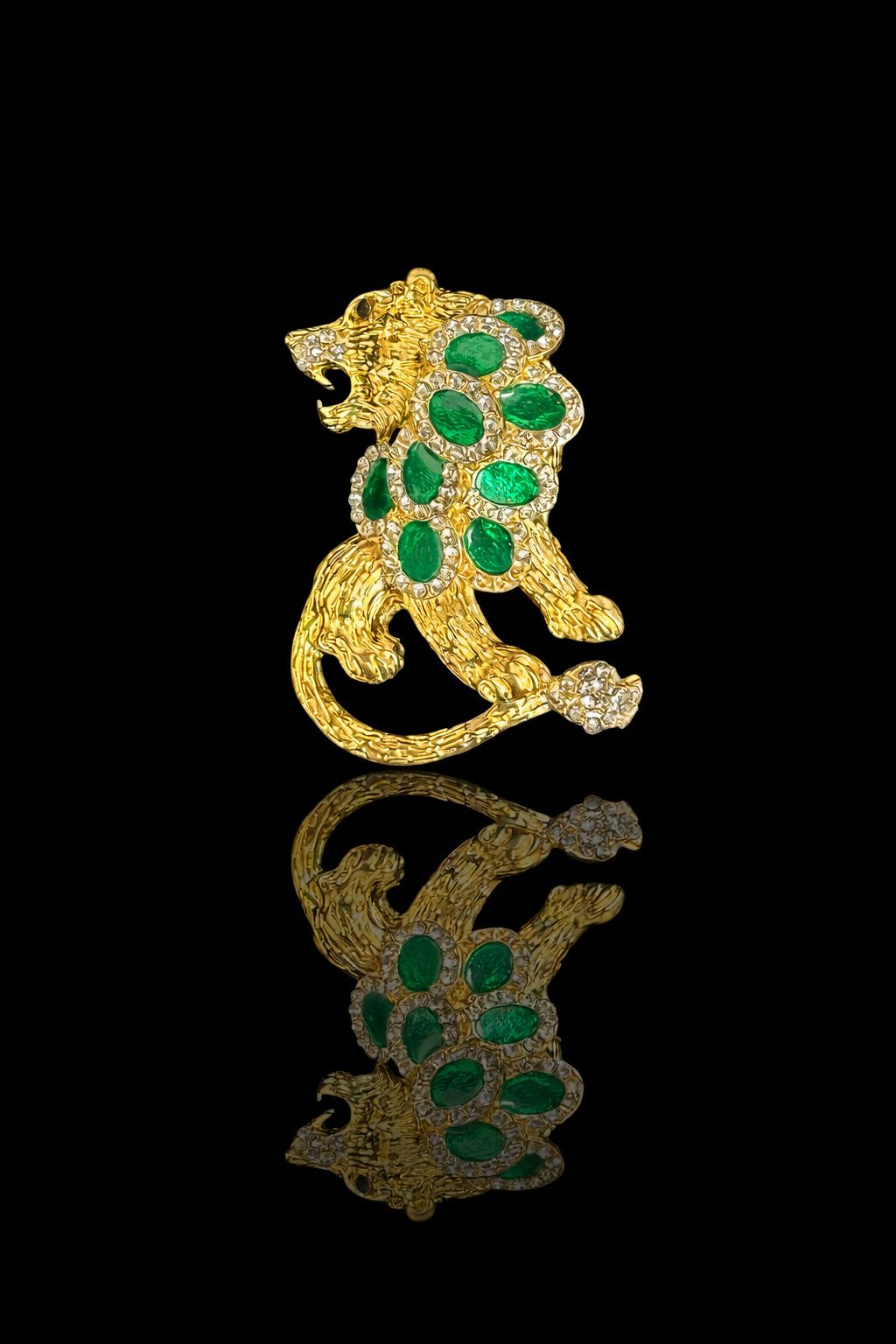 Crest Lion Brooch