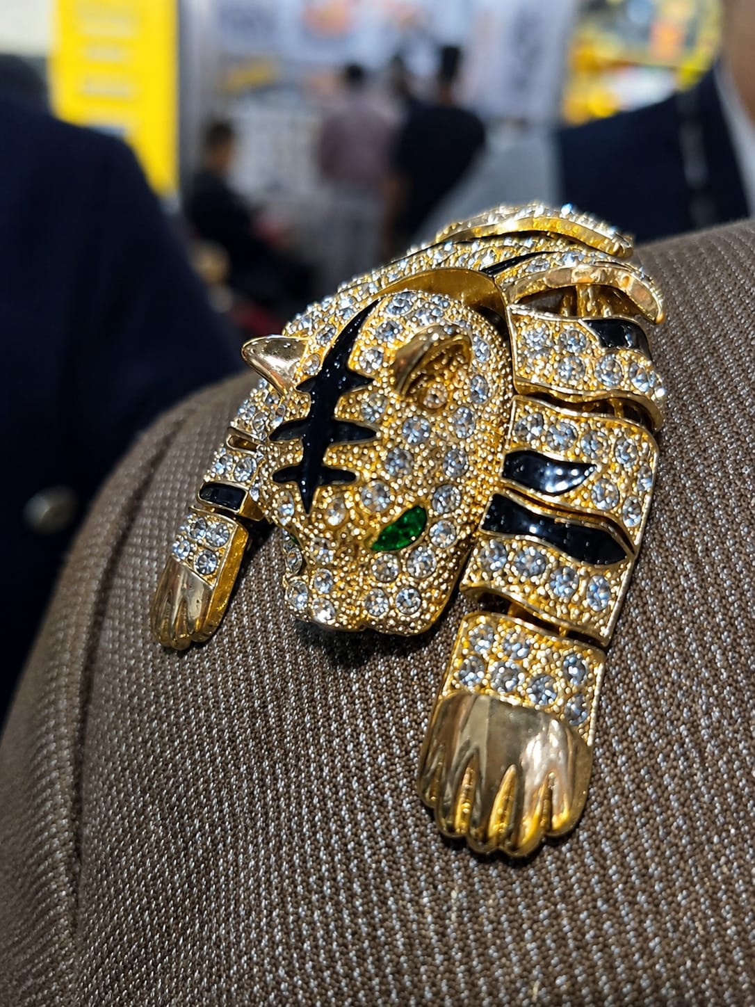 Royal Stride Tiger Shoulders Brooch