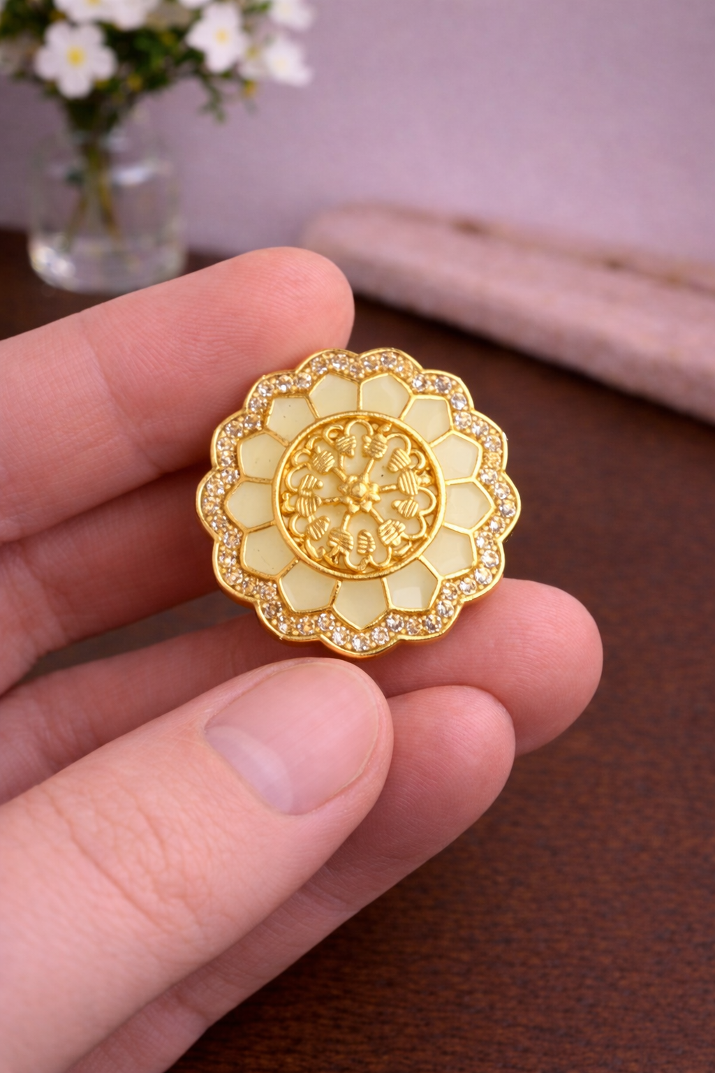 Royal Gulnaar Button